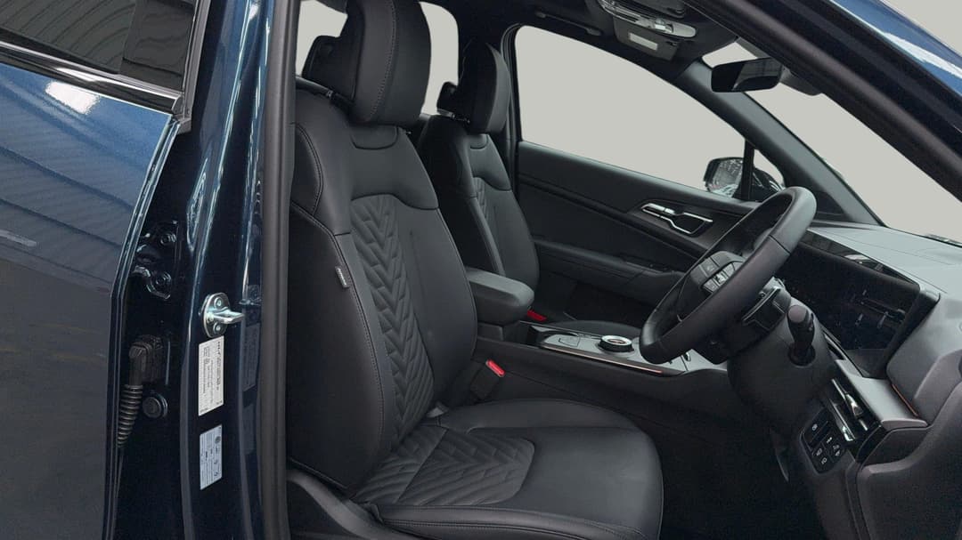 2026 Kia Sportage Gt-line Hev (FWD), Automatic, 1582 km, Right Side Front Door Cabin View