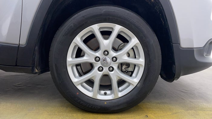 Jeep Cherokee-Right Front Tyre