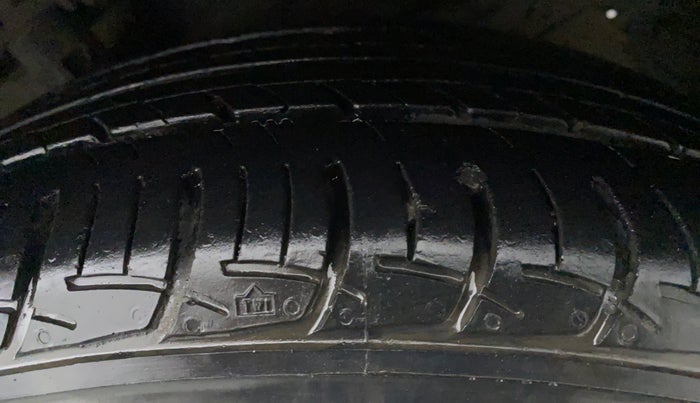 2018 Maruti Ciaz DELTA 1.5 SHVS VVT MT, Petrol, Manual, 39,325 km, Left Front Tyre Tread