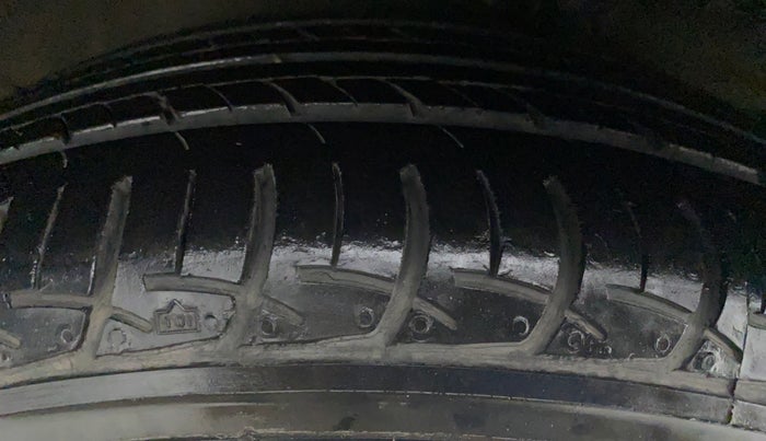 2018 Maruti Ciaz DELTA 1.5 SHVS VVT MT, Petrol, Manual, 39,325 km, Right Rear Tyre Tread