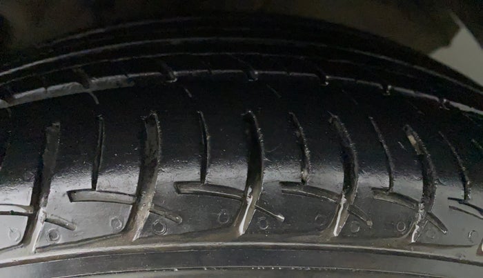 2018 Maruti Ciaz DELTA 1.5 SHVS VVT MT, Petrol, Manual, 39,325 km, Left Rear Tyre Tread