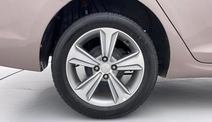 2017 Hyundai Verna 1.6 SX VTVT, Petrol, Manual, 89,065 km, Right Rear Wheel