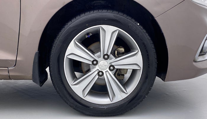 2017 Hyundai Verna 1.6 SX VTVT, Petrol, Manual, 89,065 km, Right Front Wheel