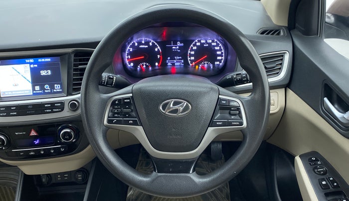 2017 Hyundai Verna 1.6 SX VTVT, Petrol, Manual, 89,065 km, Steering Wheel Close Up