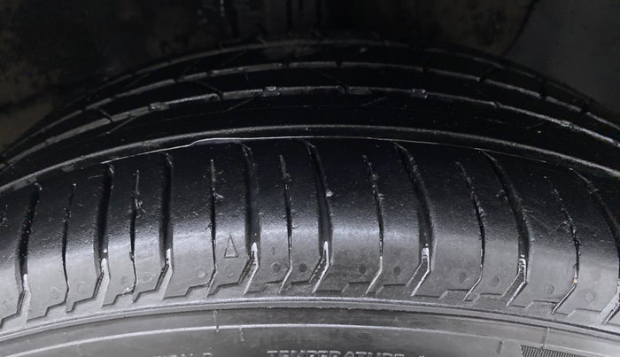2017 Hyundai Verna 1.6 SX VTVT, Petrol, Manual, 89,065 km, Right Front Tyre Tread