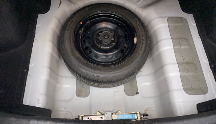 2015 Hyundai Xcent S 1.2, Petrol, Manual, 43,196 km, Dicky (Boot door) - Tool missing