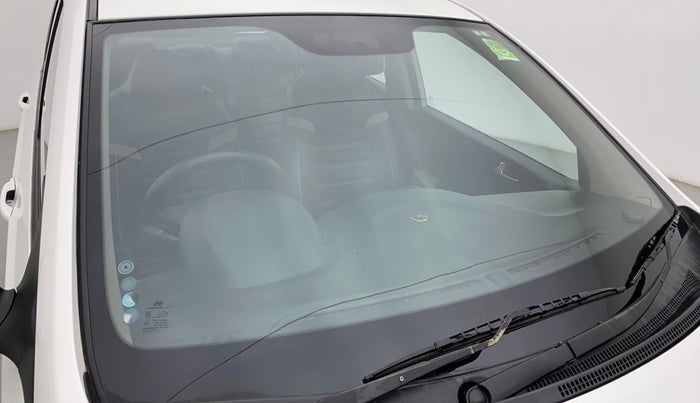 2015 Hyundai Xcent S 1.2, Petrol, Manual, 43,196 km, Front windshield - Minor spot on windshield