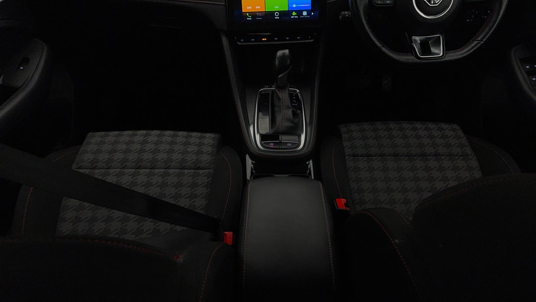 2022 MG Zst Core, Automatic, 29450 km, Center Console