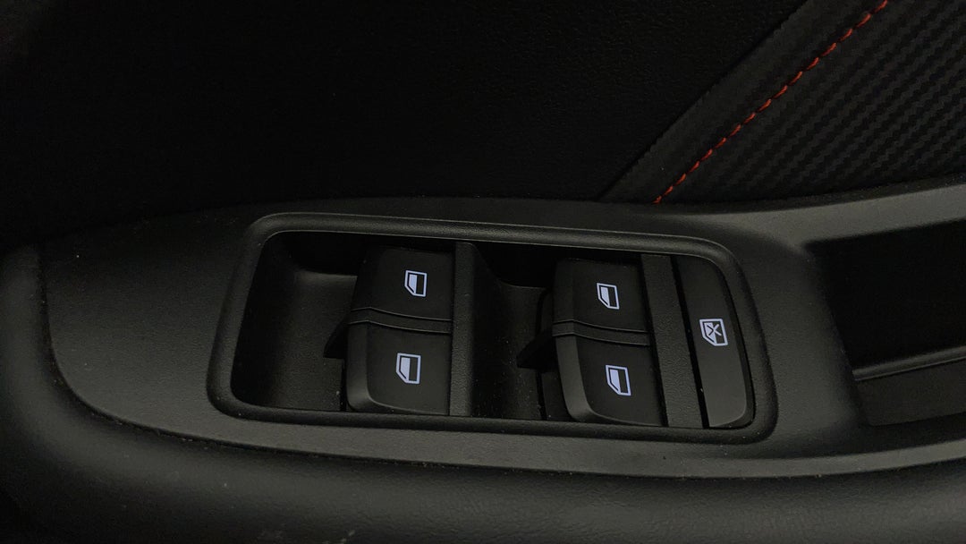 2022 MG Zst Core, Automatic, 29450 km, Drivers Side Door Panel Controls