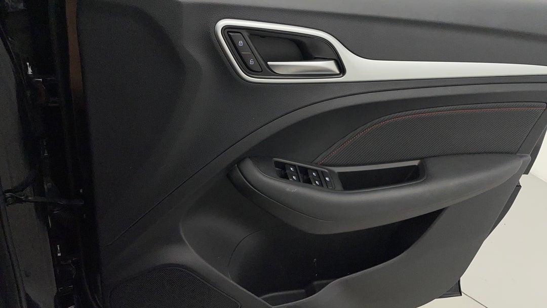 2022 MG Zst Core, Automatic, 29450 km, Speaker View