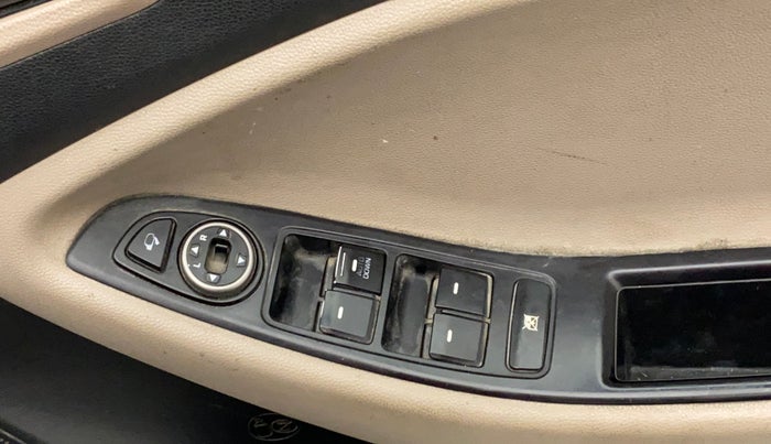 2016 Hyundai Elite i20 SPORTZ 1.2, Petrol, Manual, 84,904 km, Right front window switch / handle - Minor damage