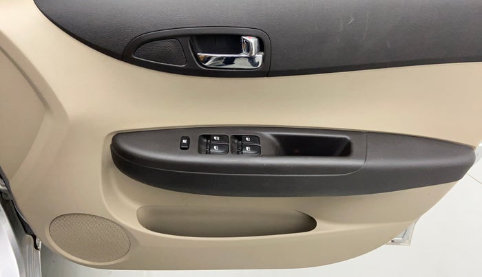 2012 Hyundai i20 MAGNA 1.2 VTVT, Petrol, Manual, 13,072 km, Driver Side Door Panels Control