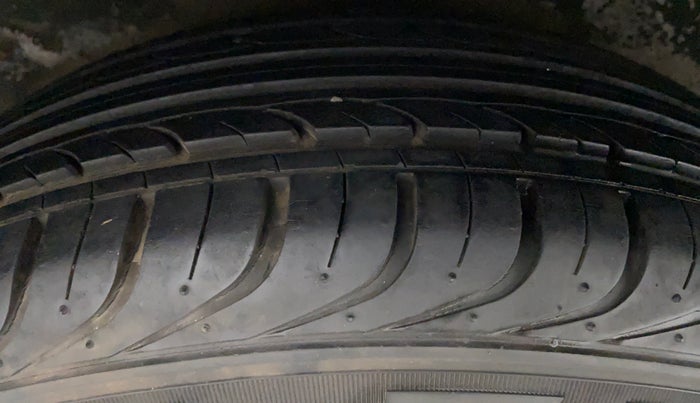 2012 Hyundai i20 MAGNA 1.2 VTVT, Petrol, Manual, 13,072 km, Right Rear Tyre Tread