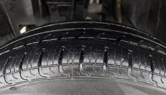 2018 Datsun Go T, Petrol, Manual, 69,075 km, Left Front Tyre Tread