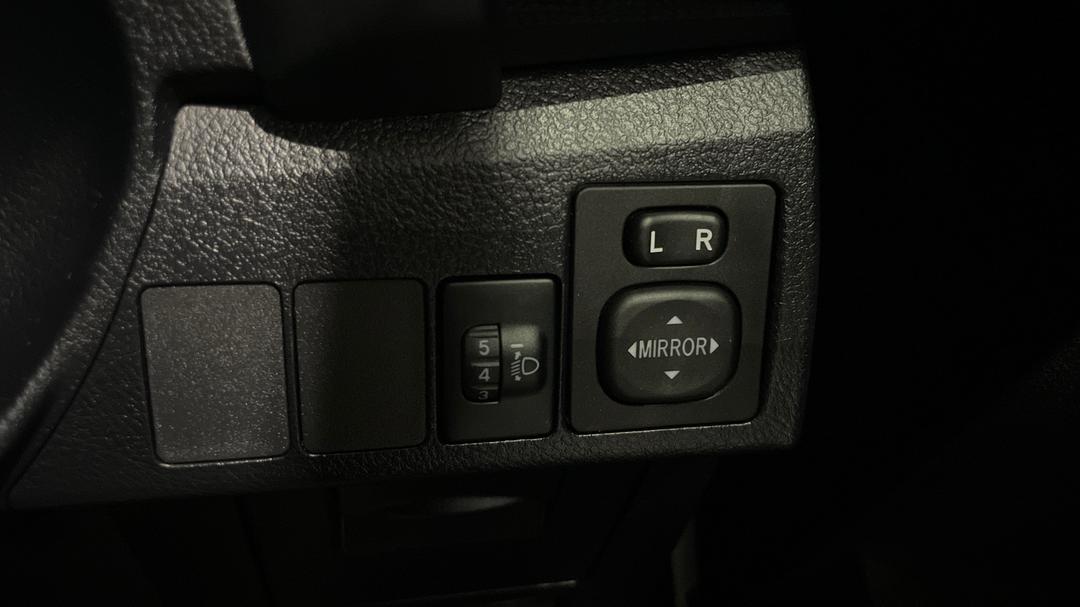 2018 Toyota Corolla Ascent Sport, Automatic, 34001 km, Utility Switches/Buttons