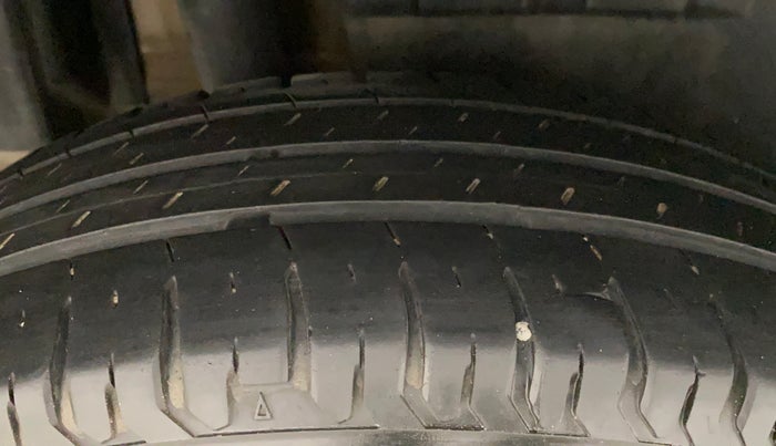 2017 Maruti Dzire VXI, Petrol, Manual, 31,003 km, Right Rear Tyre Tread