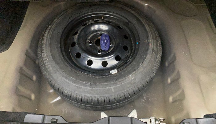 2017 Maruti Dzire VXI, Petrol, Manual, 31,003 km, Dicky (Boot door) - Tool missing