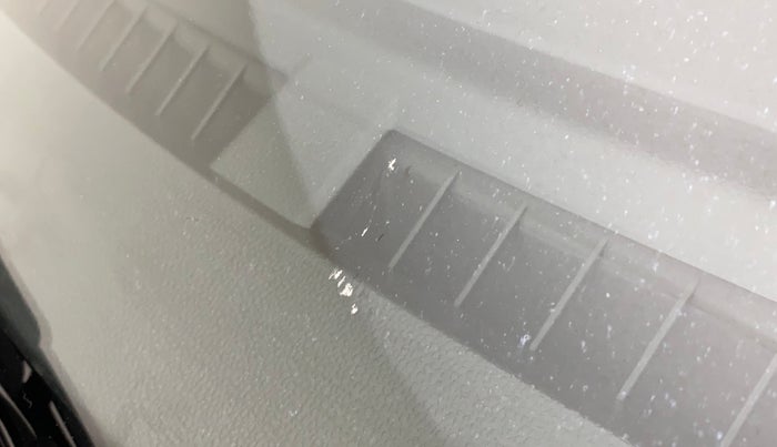 2017 Maruti Dzire VXI, Petrol, Manual, 31,003 km, Front windshield - Minor spot on windshield