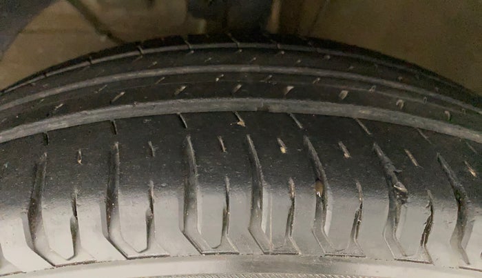 2017 Maruti Dzire VXI, Petrol, Manual, 31,003 km, Left Front Tyre Tread