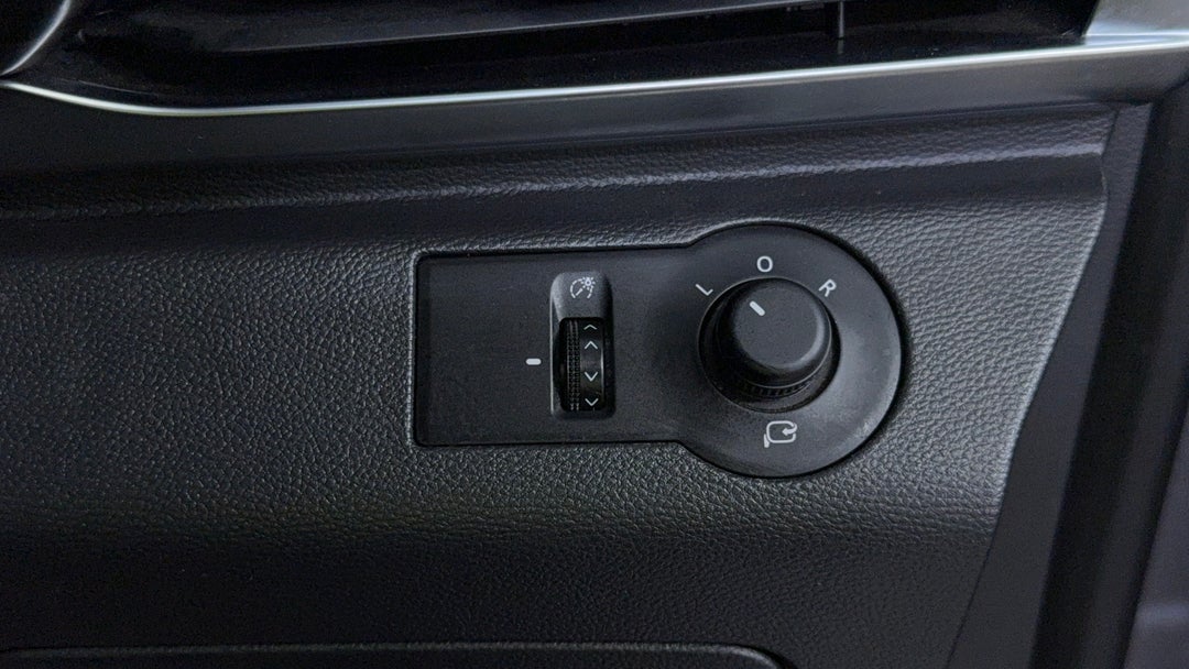 2021 LDV D90 Executive (4WD) D20, Automatic, 53966 km, Utility Switches/Buttons