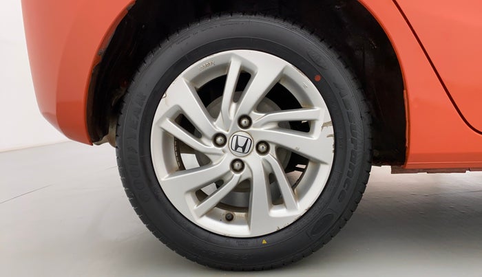 2015 Honda Jazz 1.2 V MT, Petrol, Manual, 39,408 km, Right Rear Wheel