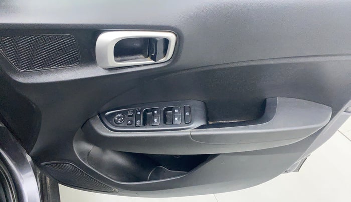 2021 Hyundai VENUE 1.5 SX(O) EXECUTIVE CRDI, Diesel, Manual, 36,366 km, Driver Side Door Panels Control