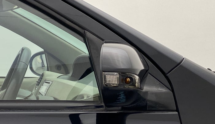 2013 Toyota Etios V, Petrol, Manual, 50,578 km, Right rear-view mirror - Indicator light has minor damage