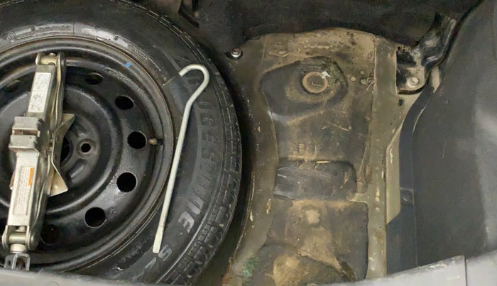 2010 Maruti Ritz VXI, Petrol, Manual, 82,020 km, Boot floor - Slightly dented