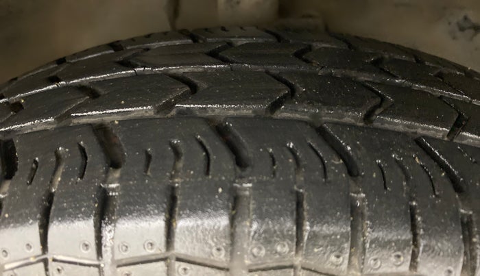 2011 Maruti Ritz VDI, Diesel, Manual, 61,784 km, Right Front Tyre Tread