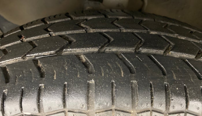 2011 Maruti Ritz VDI, Diesel, Manual, 61,784 km, Left Front Tyre Tread