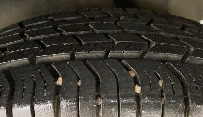 2011 Maruti Ritz VDI, Diesel, Manual, 61,784 km, Left Rear Tyre Tread