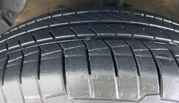 2015 Hyundai Xcent S 1.2, Petrol, Manual, 47,485 km, Left Front Tyre Tread