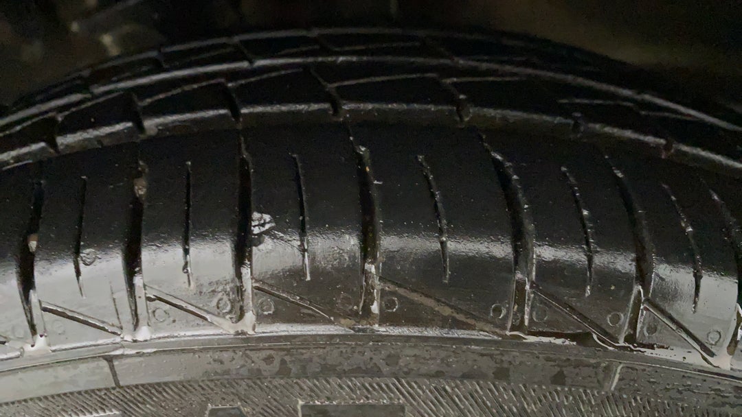 Left Front Tyre Tread