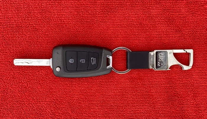 2017 Hyundai Verna 1.6 CRDI SX + AT, Diesel, Automatic, 93,828 km, Key Close Up
