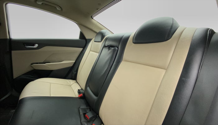 2017 Hyundai Verna 1.6 CRDI SX + AT, Diesel, Automatic, 93,828 km, Right Side Rear Door Cabin
