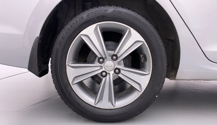 2017 Hyundai Verna 1.6 CRDI SX + AT, Diesel, Automatic, 93,828 km, Right Rear Wheel