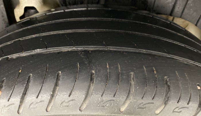 2021 Mahindra XUV300 W8(O), Diesel, Manual, 51,402 km, Left Rear Tyre Tread