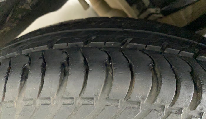 2017 Maruti Swift VXI, Petrol, Manual, 71,763 km, Right Rear Tyre Tread