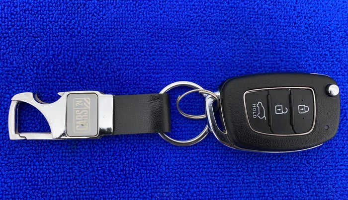 2021 Hyundai VENUE S 1.2, Petrol, Manual, 13,856 km, Key Close Up