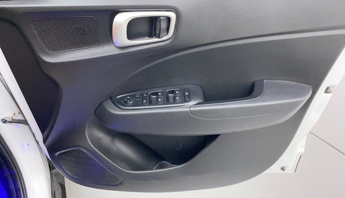 2021 Hyundai VENUE S 1.2, Petrol, Manual, 13,856 km, Driver Side Door Panels Control