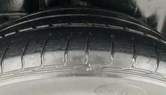 2017 Maruti Ciaz ZXI, Petrol, Manual, 58,973 km, Right Rear Tyre Tread