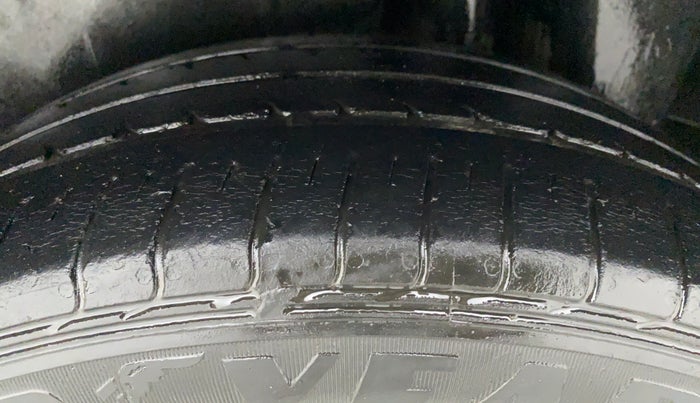 2017 Maruti Ciaz ZXI, Petrol, Manual, 58,973 km, Left Rear Tyre Tread