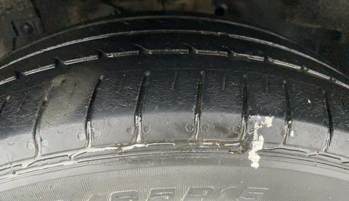 2017 Maruti Ciaz ZXI, Petrol, Manual, 58,973 km, Left Front Tyre Tread