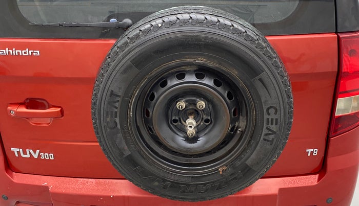 2015 Mahindra TUV300 T8, Diesel, Manual, 1,15,086 km, Spare Tyre