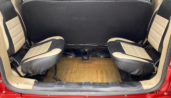 2015 Mahindra TUV300 T8, Diesel, Manual, 1,15,086 km, Third Seat Row ( optional )