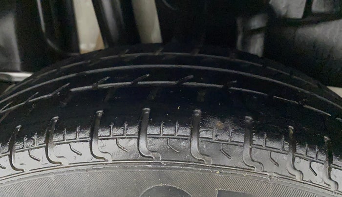 2019 Maruti Swift VXI, Petrol, Manual, 89,817 km, Right Rear Tyre Tread