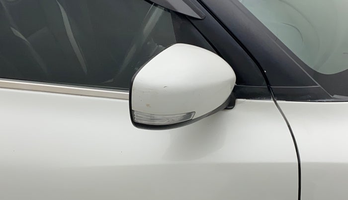 2019 Maruti Swift VXI, Petrol, Manual, 89,817 km, Right rear-view mirror - Indicator light has minor damage