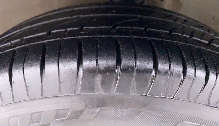 2014 Maruti Alto K10 VXI P, Petrol, Manual, 33,869 km, Left Front Tyre Tread