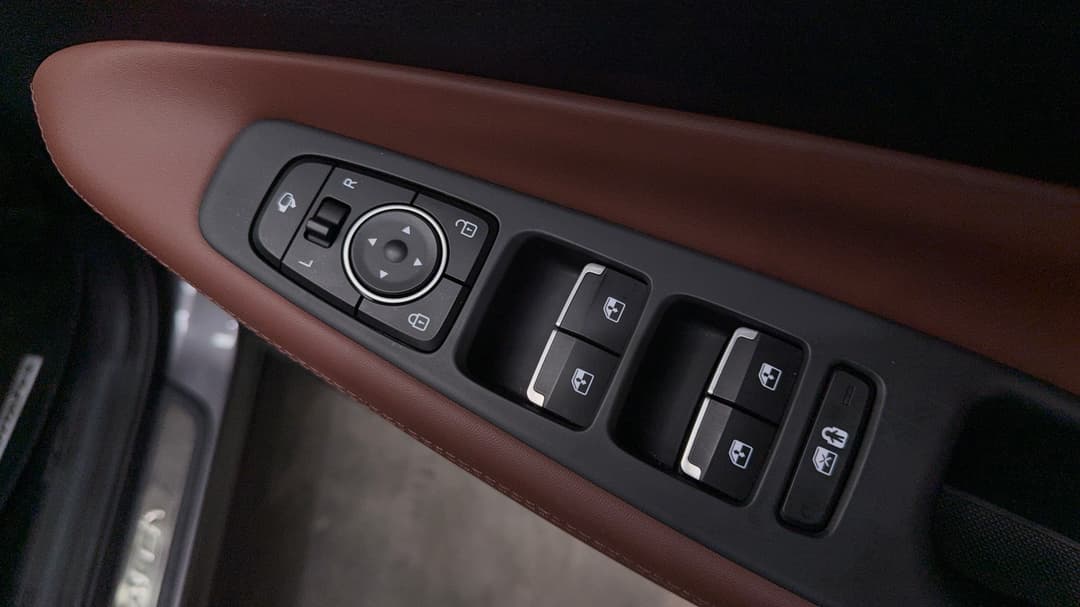 2023 Hyundai Santa Fe Elite Crdi (AWD), Automatic, 55095 km, Drivers Side Door Panel Controls