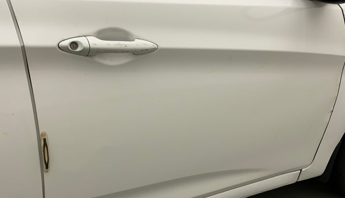 2016 Hyundai Verna 1.6 VTVT S, Petrol, Manual, 47,992 km, Driver-side door - Minor scratches
